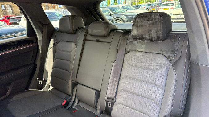 Volkswagen Touareg 3.0 V6 TDI 4Motion 286 Final Edition 5dr Tip Auto Diesel Estate - Image 16
